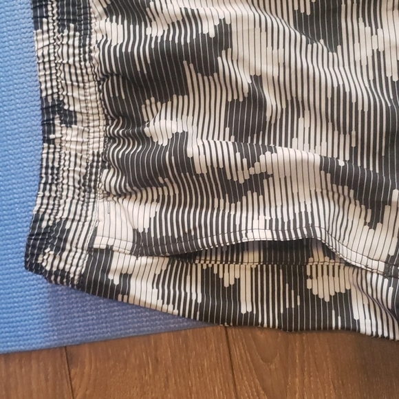 Roots Shorts - Picture 6 of 11